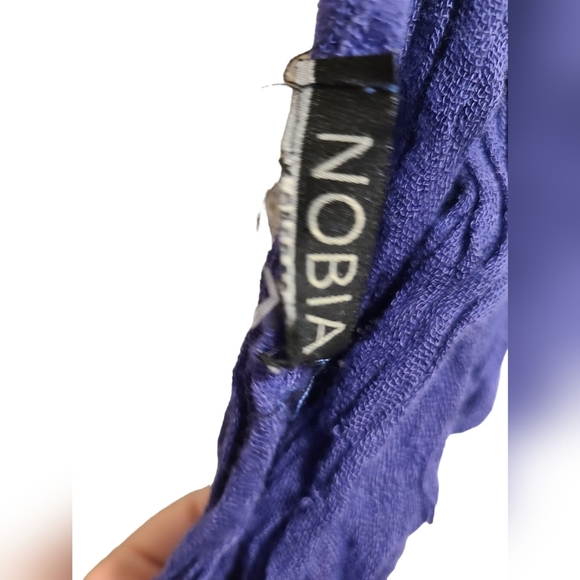 Nobia textured scarf 60" x 24" - Picture 2 of 4